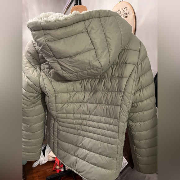 Green Puffer Jacket - Picture 4 of 4